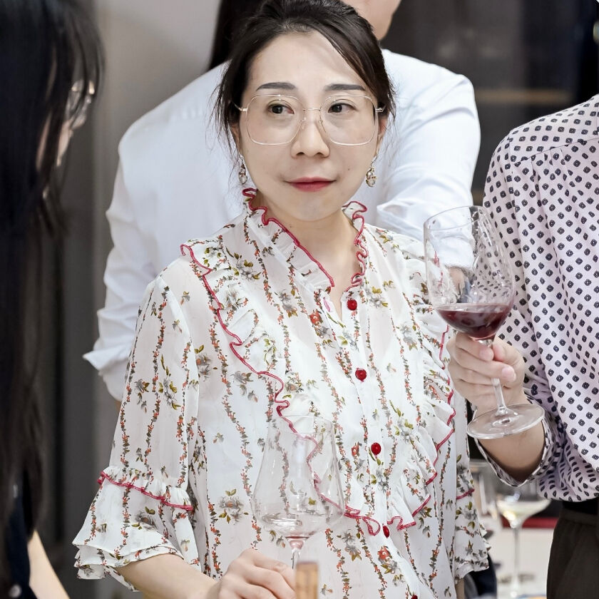 Yawei, Scholarship recipient